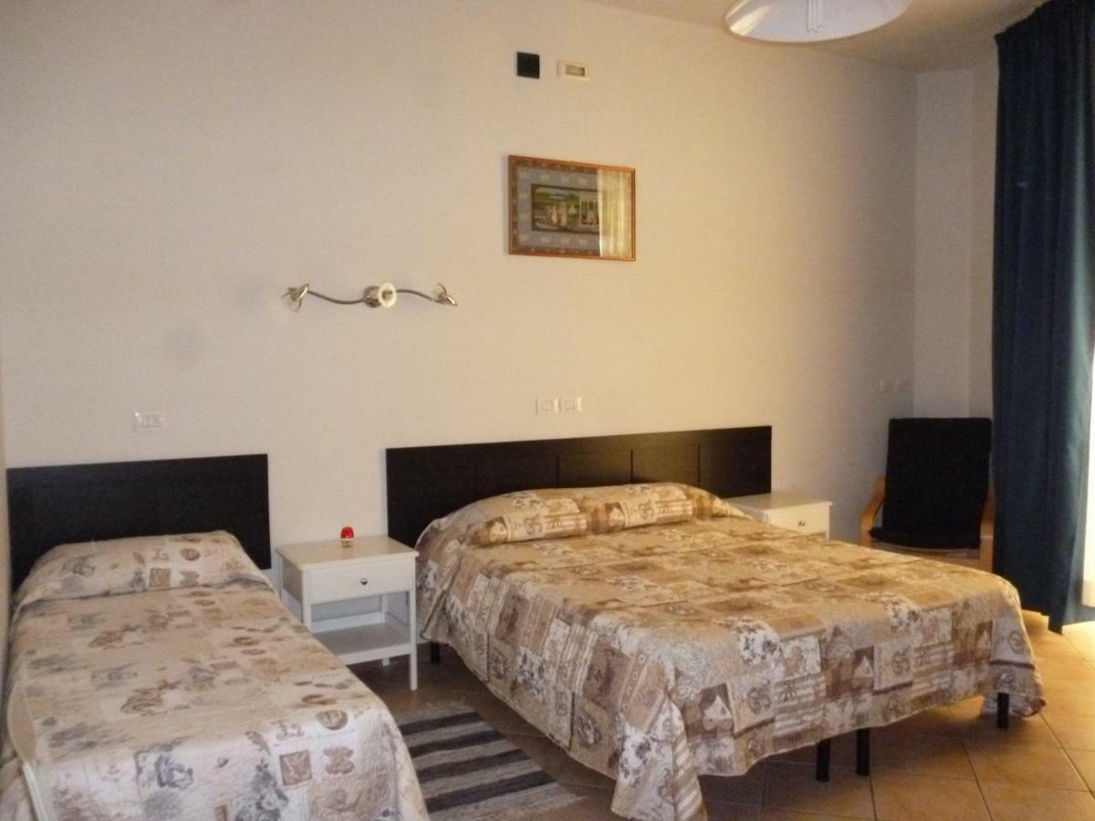 Eurotravel Bed And Car Hotel Lastra a Signa Room photo